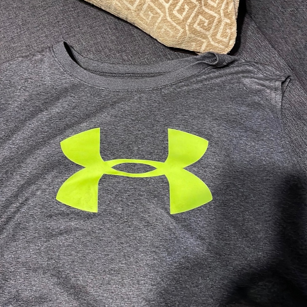 Youth sleeveless workout shirt